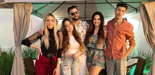 
					Não é só Juliano Cazarré: veja outros 6 famosos com mais de 6 filhos
				
				