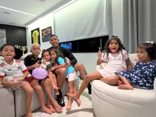 
					Não é só Juliano Cazarré: veja outros 6 famosos com mais de 6 filhos
				
				