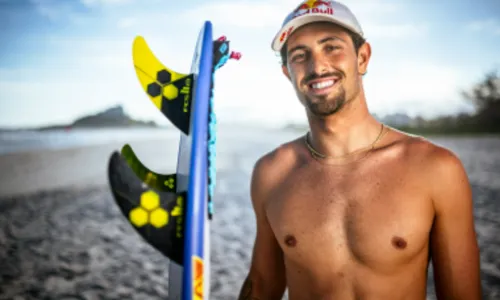 
					Paolla Oliveira com novo amor: conheça João Chianca, surfista e irmão de ex-BBB
				
				