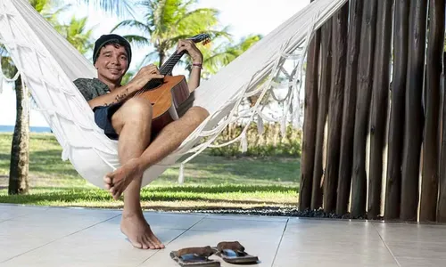 
					Piscina em formato de violão e boate: os detalhes da mansão de luxo de Netinho em destino paradisíaco na Bahia
				
				