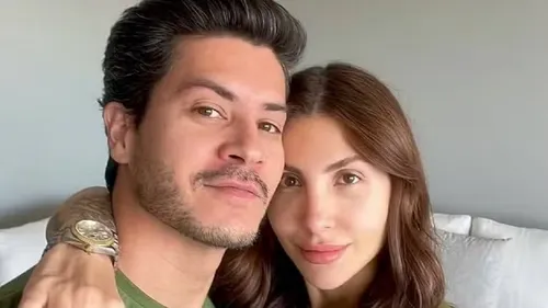 
					Arthur Aguiar e Thais Carla viraram estatística: veja famosos que terminaram entre setembro e outubro de 2026
				
				