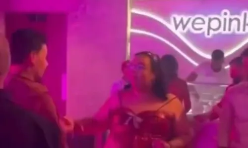 
					Rainha Matos chora em festa de Virginia após briga com Carlinhos Maia
				
				