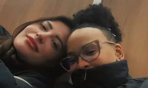 
					Rebeca Andrade exibe 'aliança gigante' e fãs apostam em compromisso com Gisele Paulino
				
				