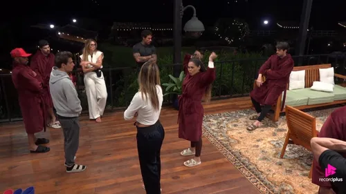 
					Resumo A Fazenda 18: Daniel toca o terror e discute com Thaíde, Mônica ataca ator e Darlin e Maíra voltam a brigar
				
				