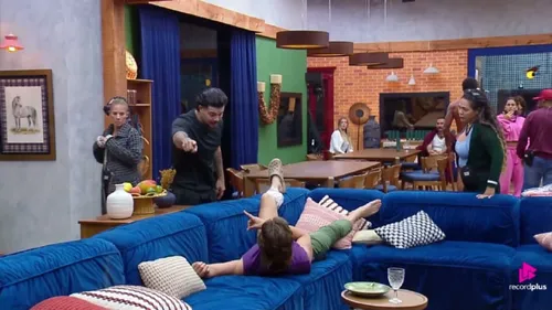 
					Resumo A Fazenda 18: nova Baia, briga generalizada, Darlin desmascarada e Tina planeja pedido de namoro
				
				