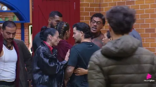 
					Resumo A Fazenda 18: nova Baia, briga generalizada, Darlin desmascarada e Tina planeja pedido de namoro
				
				