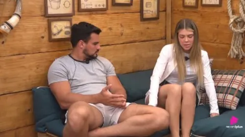 
					A Fazenda 18: Ana Bruna fecha aliança com Sérgio Hondjakoff e Daniel Erthal e detona Renê: 'Filho da p*ta'
				
				