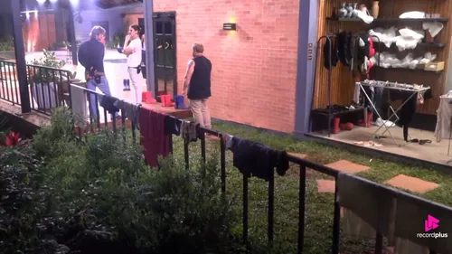 
					Resumo A Fazenda 18: Renê expõe bomba, Ana Bruna surta, Ariela volta atacando e Fran vai para a Baia
				
				
