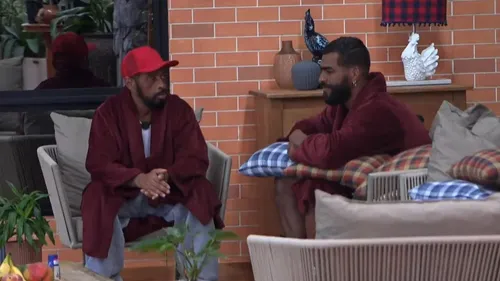 
					Resumo A Fazenda 18: Sérgio chocado, Murilo cai em armação, novo casal se beija e 'caça às plantas'
				
				