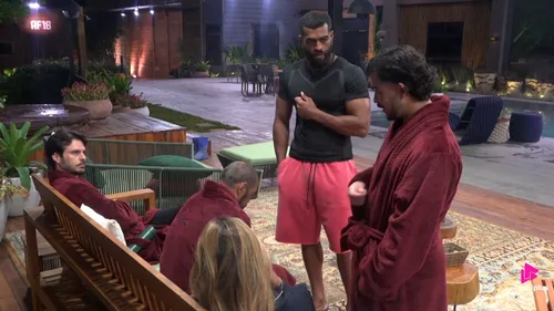 
					Resumo A Fazenda 18: Sérgio chocado, Murilo cai em armação, novo casal se beija e 'caça às plantas'
				
				