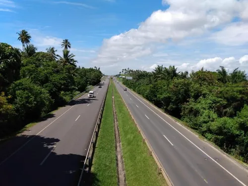 
					Rodovias baianas preveem circulação de mais de 588 mil veículos no feriado de 12 de outubro
				
				