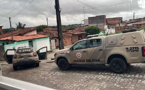 
					Suspeito de assalto a mercado morre após confronto com PMs durante fuga na Bahia
				
				