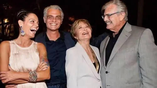 
					Tarcísio Filho e Mocita Fagundes estão juntos há 17 anos e moram em cidades diferentes; entenda a história
				
				