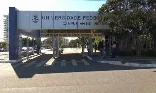 
					UFBA abre concurso com 139 vagas e salários de até R$ 5,2 mil
				
				