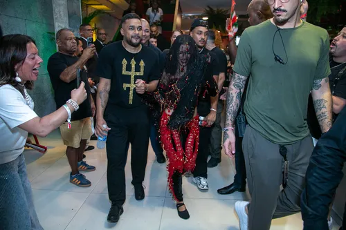 
					Veja a chegada de Anitta para virar rainha da Grande Rio; affair acompanha cantora
				
				