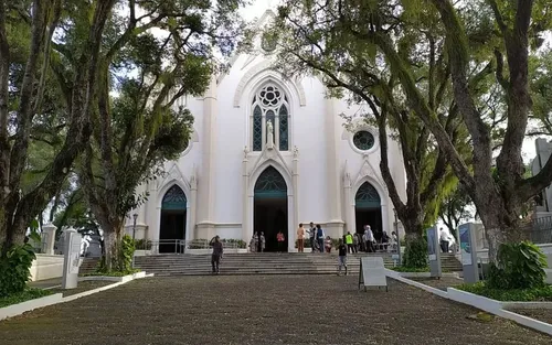 
					Veja programação especial dos cemitérios de Salvador para o Dia de Finados
				
				