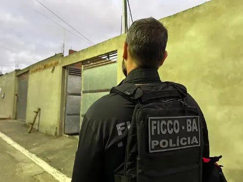 
					Vinte e uma pessoas são presas e mais de R$ 10 mi bloqueados na Bahia
				
				