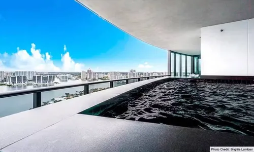 
					Elevador para carro e piscina privativa: os detalhes do apartamento que Zé Felipe emprestou para Virginia nos EUA
				
				