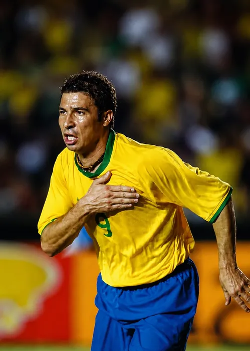 
					Campeão da Copa do Mundo em 2002 é acusado de agredir a namorada
				
				