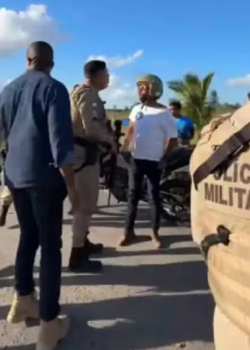 
					Candidato a deputado estadual na Bahia é detido durante motociata
				
				