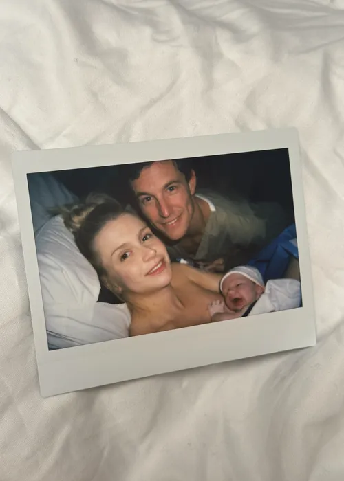 
					Filha de Xuxa dá à luz ao terceiro filho; veja fotos
				
				