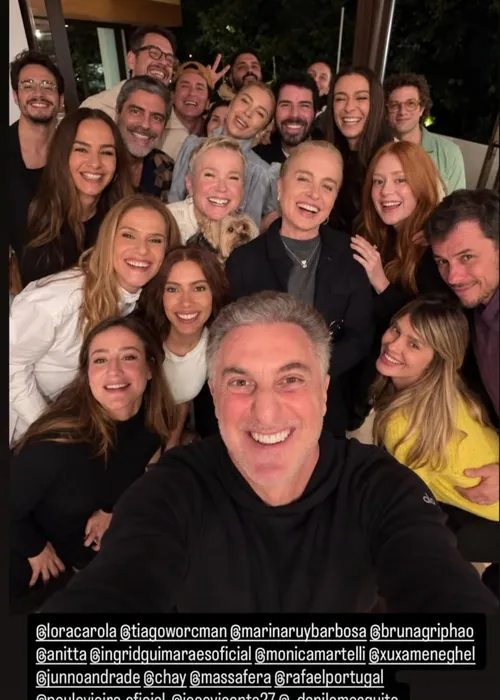 
					Gominho alfineta Luciano Huck após foto com famosos: 'Única Preta'
				
				