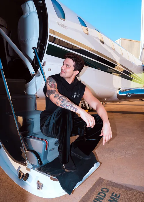 
					Luan Santana investe em jatinho milionário de 11 lugares; saiba valor
				
				