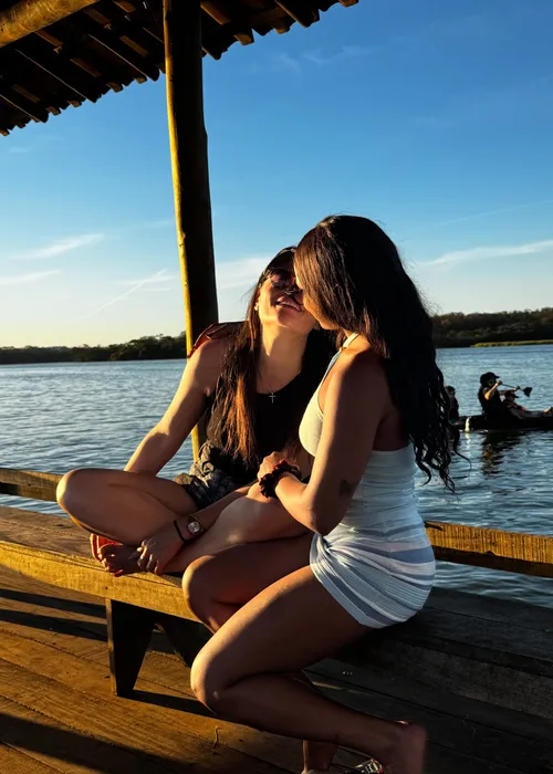 
					Rebeca Andrade enlouquece web em cliques com namorada: 'Afrontou'
				
				