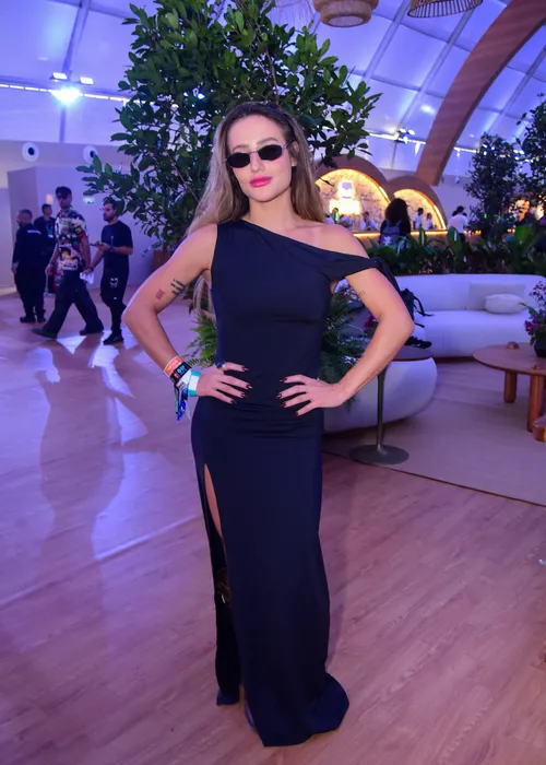 
					Rock in Rio: famosos marcam presença no 1º dia; confira looks
				
				