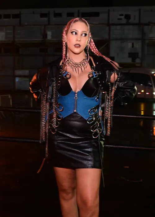 
					Rock in Rio: famosos ousam com couro e mais; veja looks do 2º dia
				
				