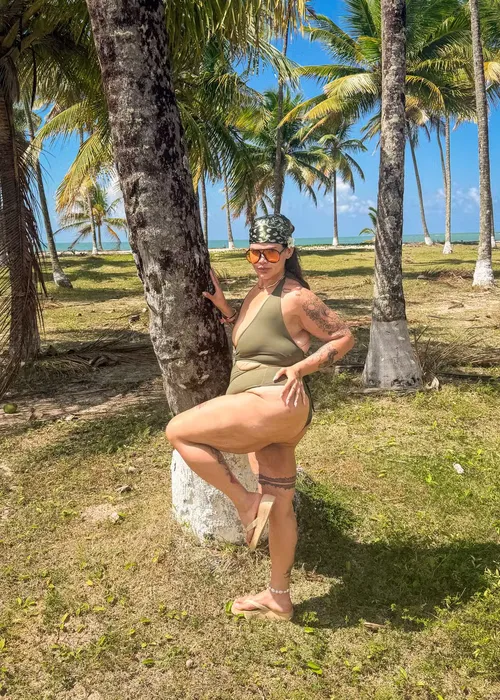 
					Thais Carla curte feriadão na Bahia com novo affair; saiba quem é
				
				