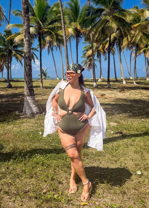 
					Solteira, Thais Carla curte viagem com amigos após emagrecer 113 kg
				
				