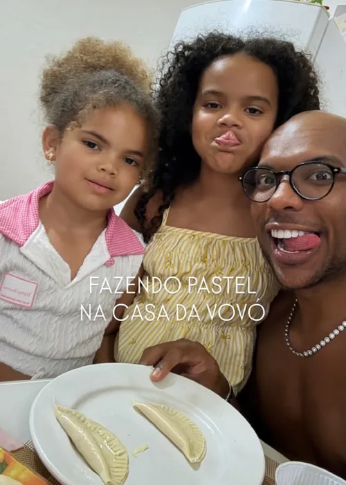 
					Thais Carla curte feriadão na Bahia com novo affair; saiba quem é
				
				