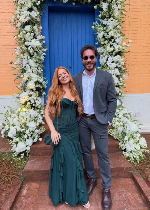 
					Ana Hickmann e Edu Guedes se casam em cerimônia com regra rígida; veja
				
				