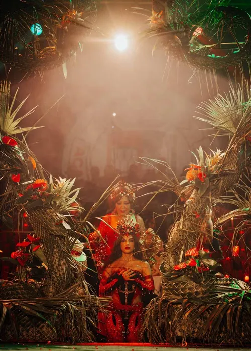 
					Anitta mostra bastidores na Grande Rio e ganha 'declaração' de Danilo Mesquita
				
				