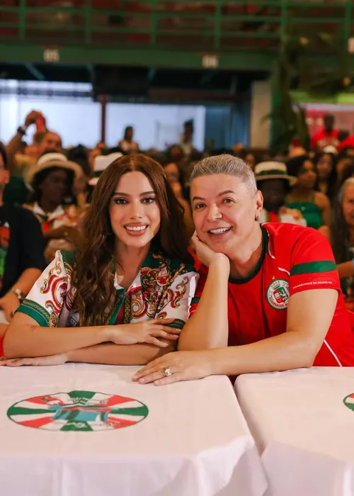 
					Anitta mostra bastidores na Grande Rio e ganha 'declaração' de Danilo Mesquita
				
				