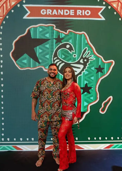 
					Anitta mostra bastidores na Grande Rio e ganha 'declaração' de Danilo Mesquita
				
				