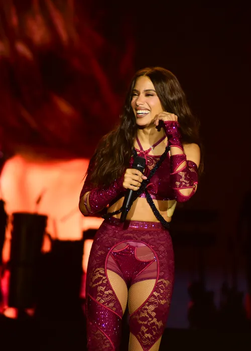 
					Anitta para o Pacaembu ao beijar Ohana Lefundes, bailarina com quem já teve affair; VÍDEO
				
				