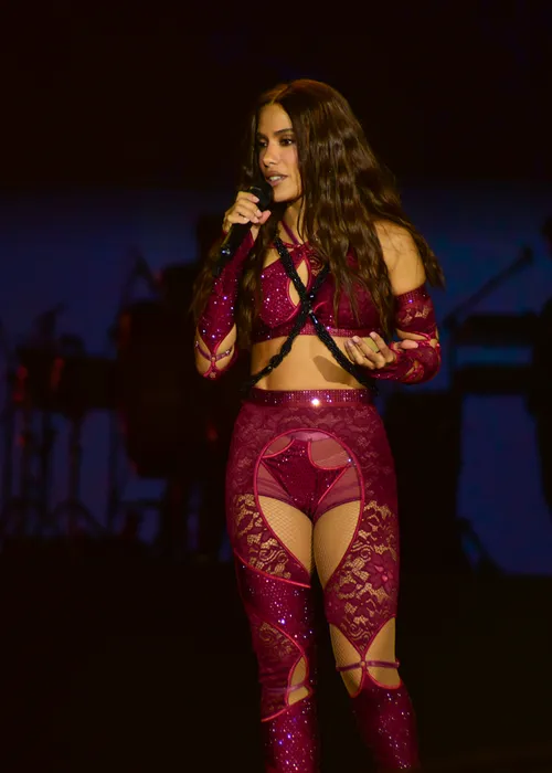 
					Anitta para o Pacaembu ao beijar Ohana Lefundes, bailarina com quem já teve affair; VÍDEO
				
				