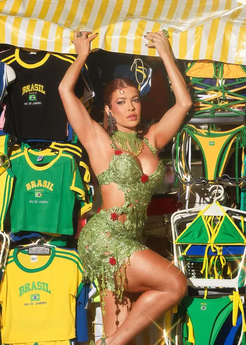 
					Anitta quebra silêncio sobre boicote às musas da Grande Rio: ‘Xoxadas’
				
				