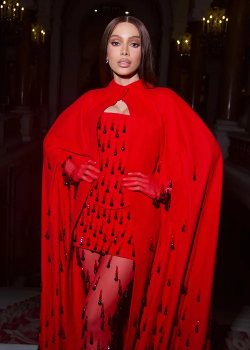 
					Antes e depois de Anitta em Paris choca web; veja os procedimentos que a cantora já assumiu e quanto custam
				
				
