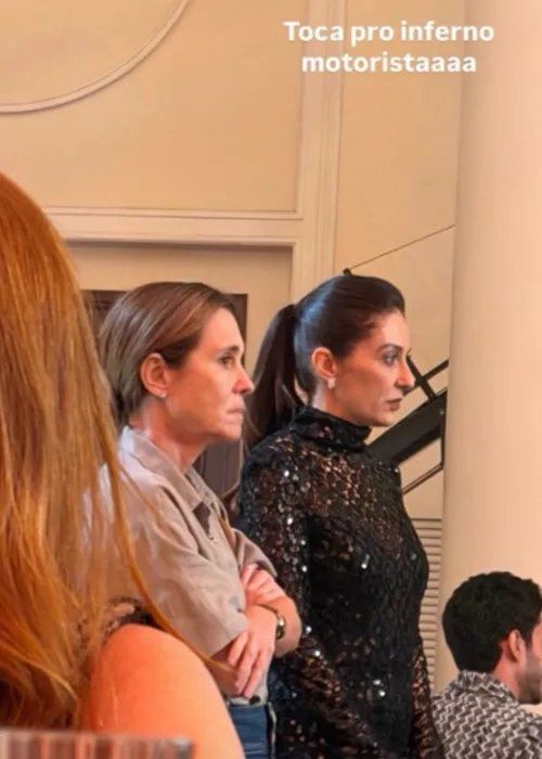 
					Avenida Brasil 2: Adriana Esteves surge caracterizada como Carminha pela 1ª vez na companhia de Belo e versão crente surpreende
				
				