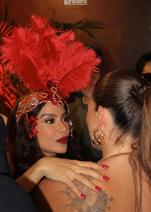 
					Brunna Gonçalves ignora coroação de Anitta na Grande Rio; musas se manifestam
				
				