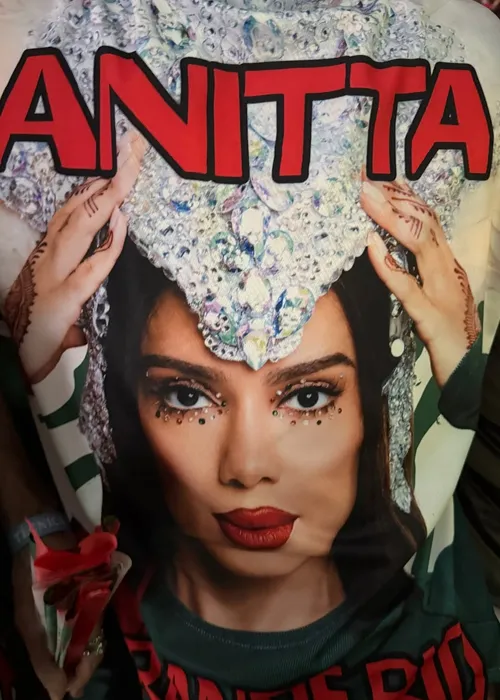
					Brunna Gonçalves ignora coroação de Anitta na Grande Rio; musas se manifestam
				
				