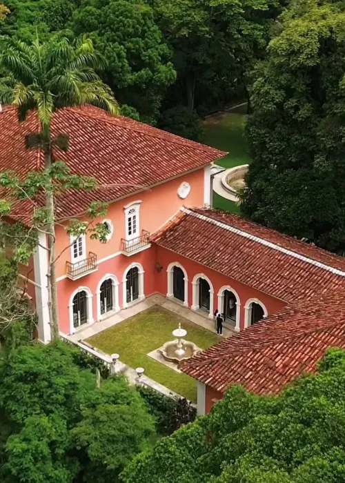 
					Casamento de Giulia Be tem 3 dias, festão no 'Taj Mahal carioca' e confusão com fã no Cristo Redentor
				
				