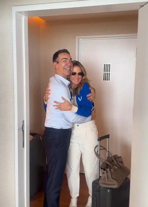 
					César Tralli desembolsa cerca de R$ 20 milhões e transforma dois apartamentos em mega refúgio de 400 m² de frente para o mar em Ipanema
				
				