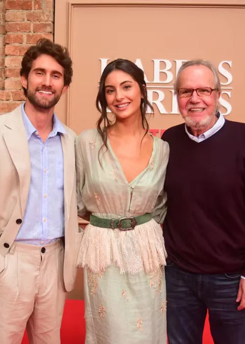 
					Conheça Felipe Ricca: filho de Adriana Esteves faz 1ª aparição com a namorada, filha de famoso
				
				