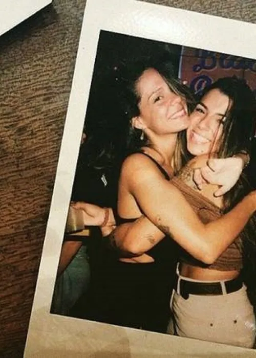 
					Conheça Shay Dufau: esposa discreta de Maurício Mattar é 26 anos mais nova e era amiga da filha do ator
				
				