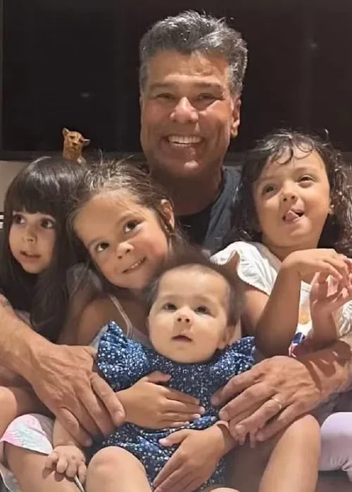 
					Conheça Shay Dufau: esposa discreta de Maurício Mattar é 26 anos mais nova e era amiga da filha do ator
				
				
