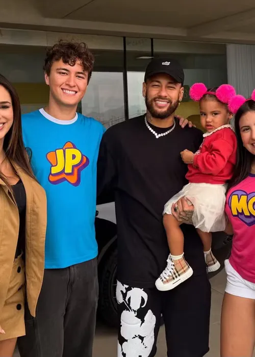 
					De 'ídola' da filha de Neymar a fenômeno do YouTube: quem é Maria Clara, que viralizou com festa milionária
				
				